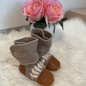 Nooks 🤎 Leather and wool baby booties